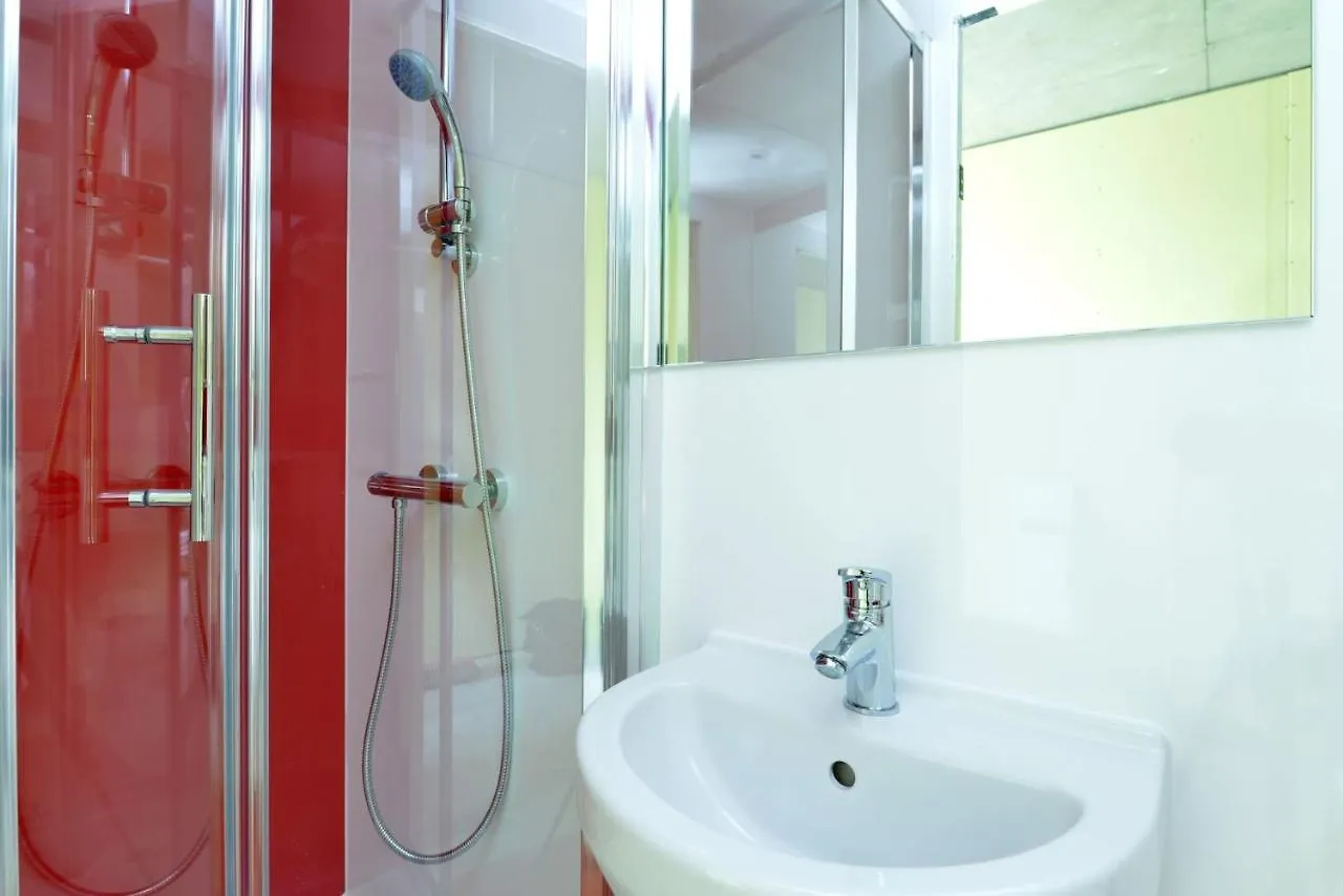 For Students Only Spacious Studio Apartments At Flinders House Located In London