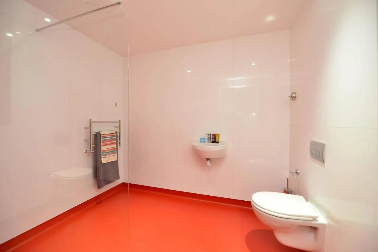 For Students Only Spacious Studio Apartments At Flinders House Located In London