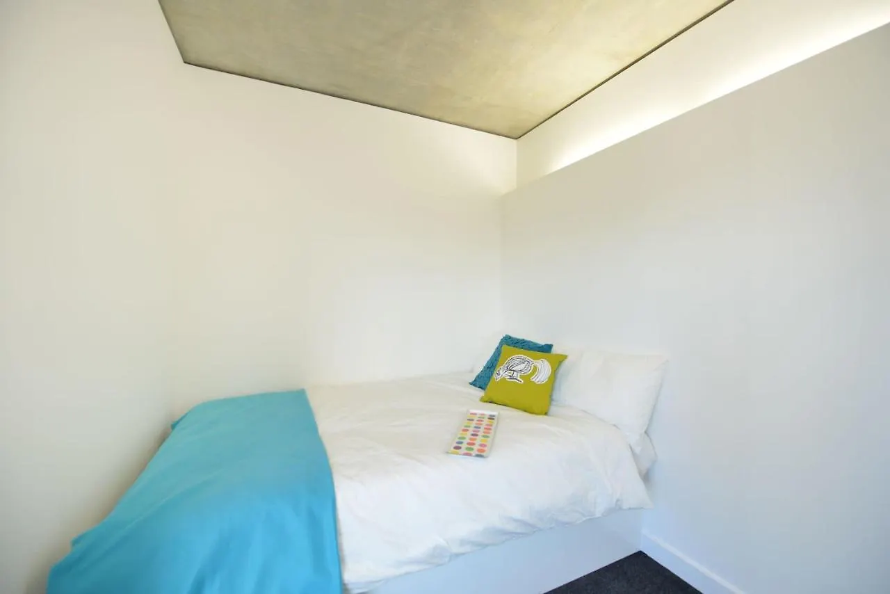 For Students Only Spacious Studio Apartments At Flinders House Located In London 0*,